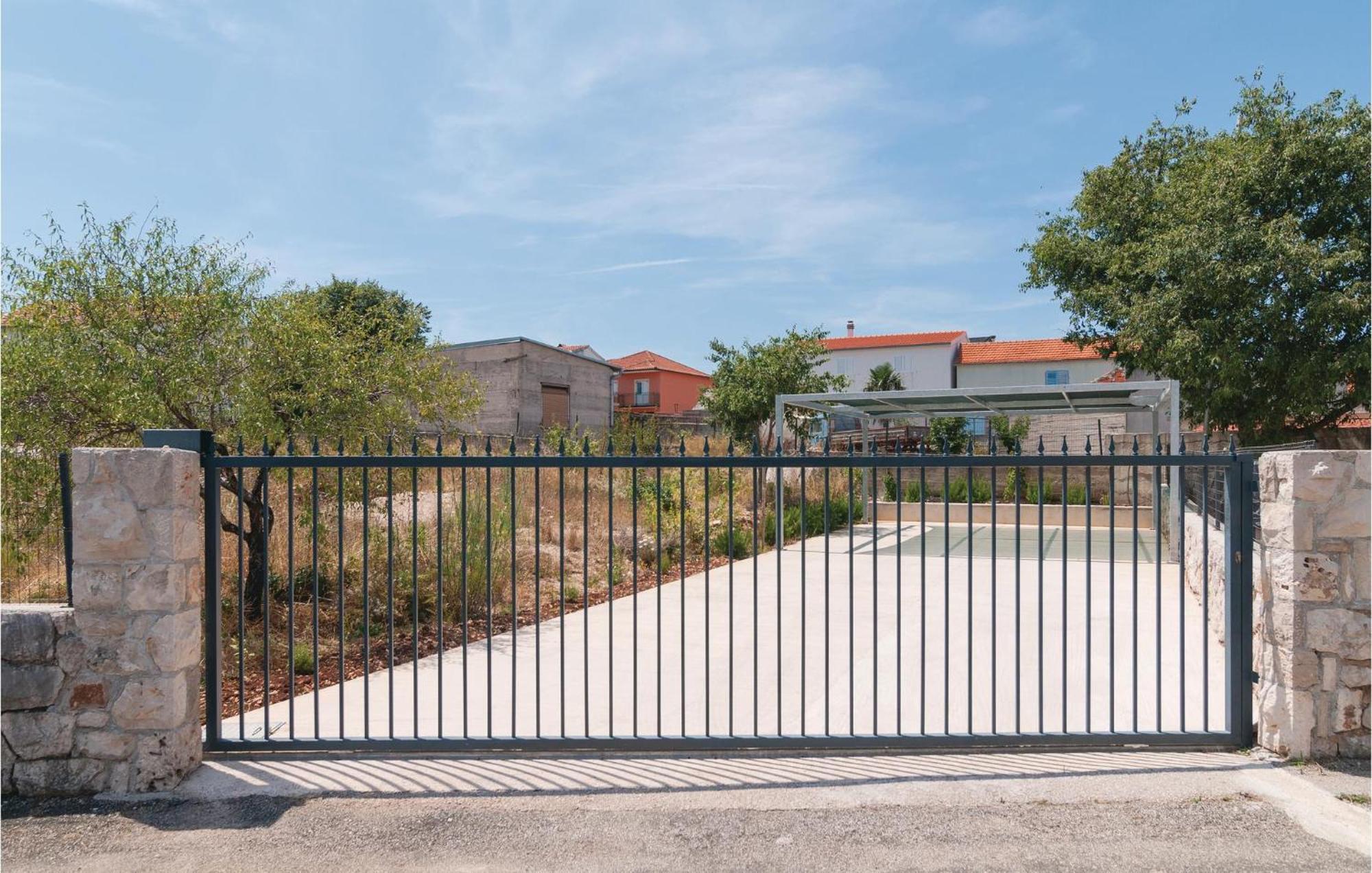 Nice home in Primosten w/ WiFi&2 Bedrooms Buitenkant foto