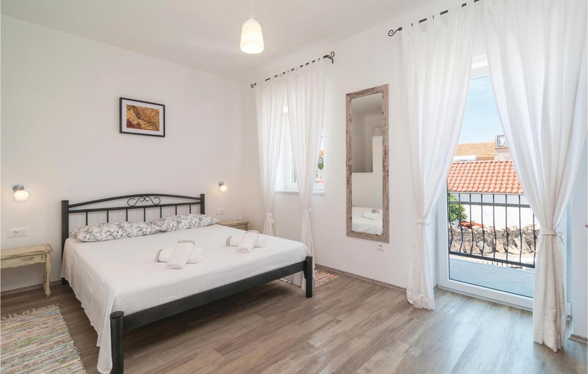 Nice home in Primosten w/ WiFi&2 Bedrooms Buitenkant foto