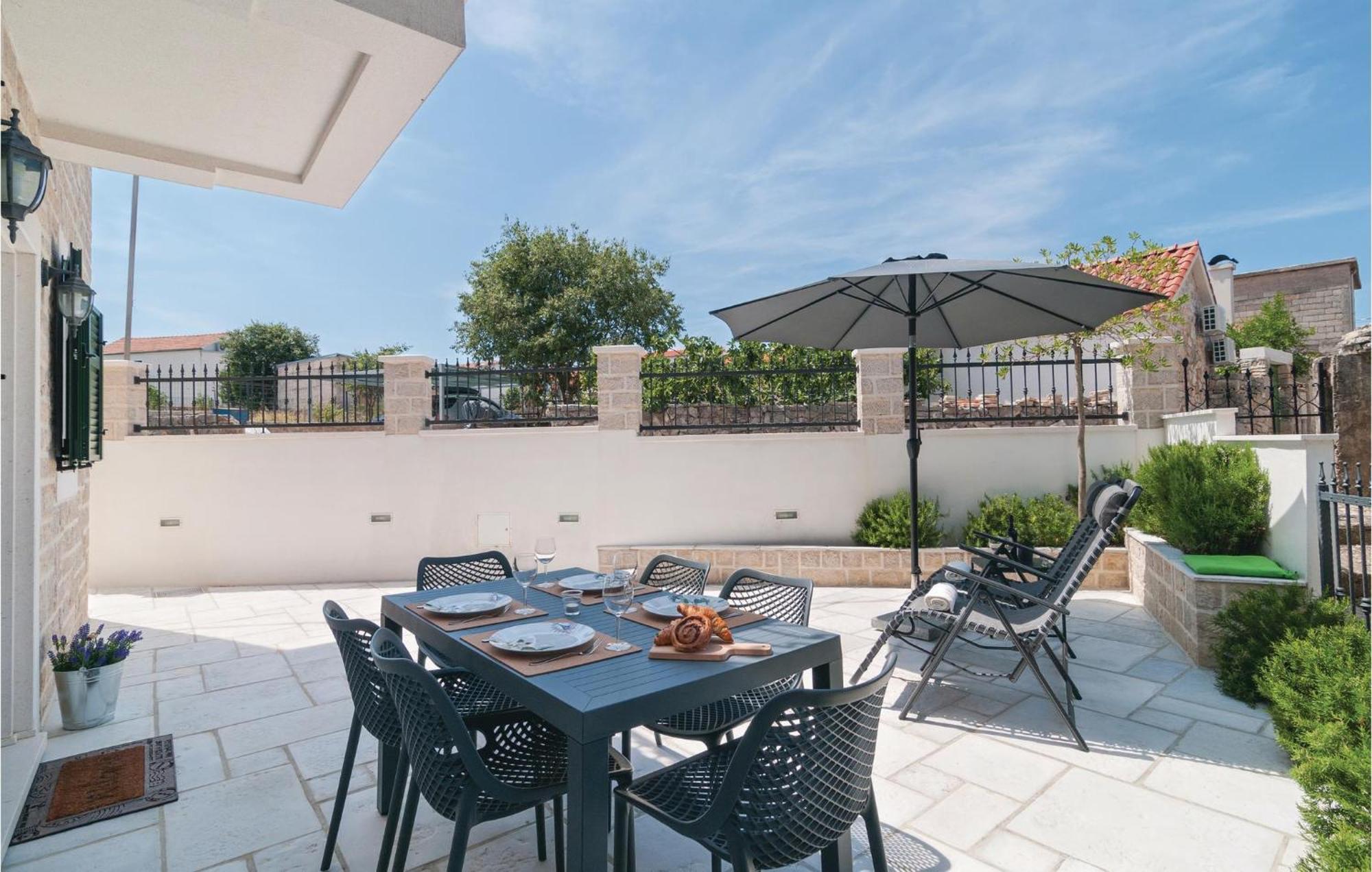 Nice home in Primosten w/ WiFi&2 Bedrooms Buitenkant foto