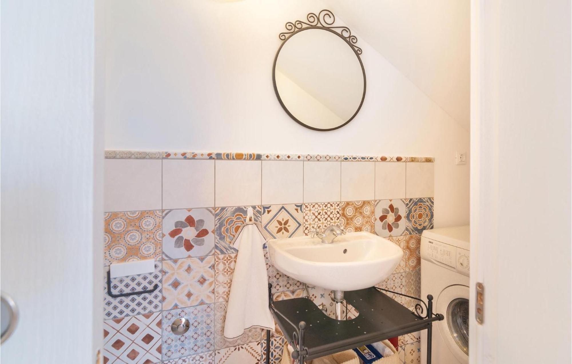 Nice home in Primosten w/ WiFi&2 Bedrooms Buitenkant foto