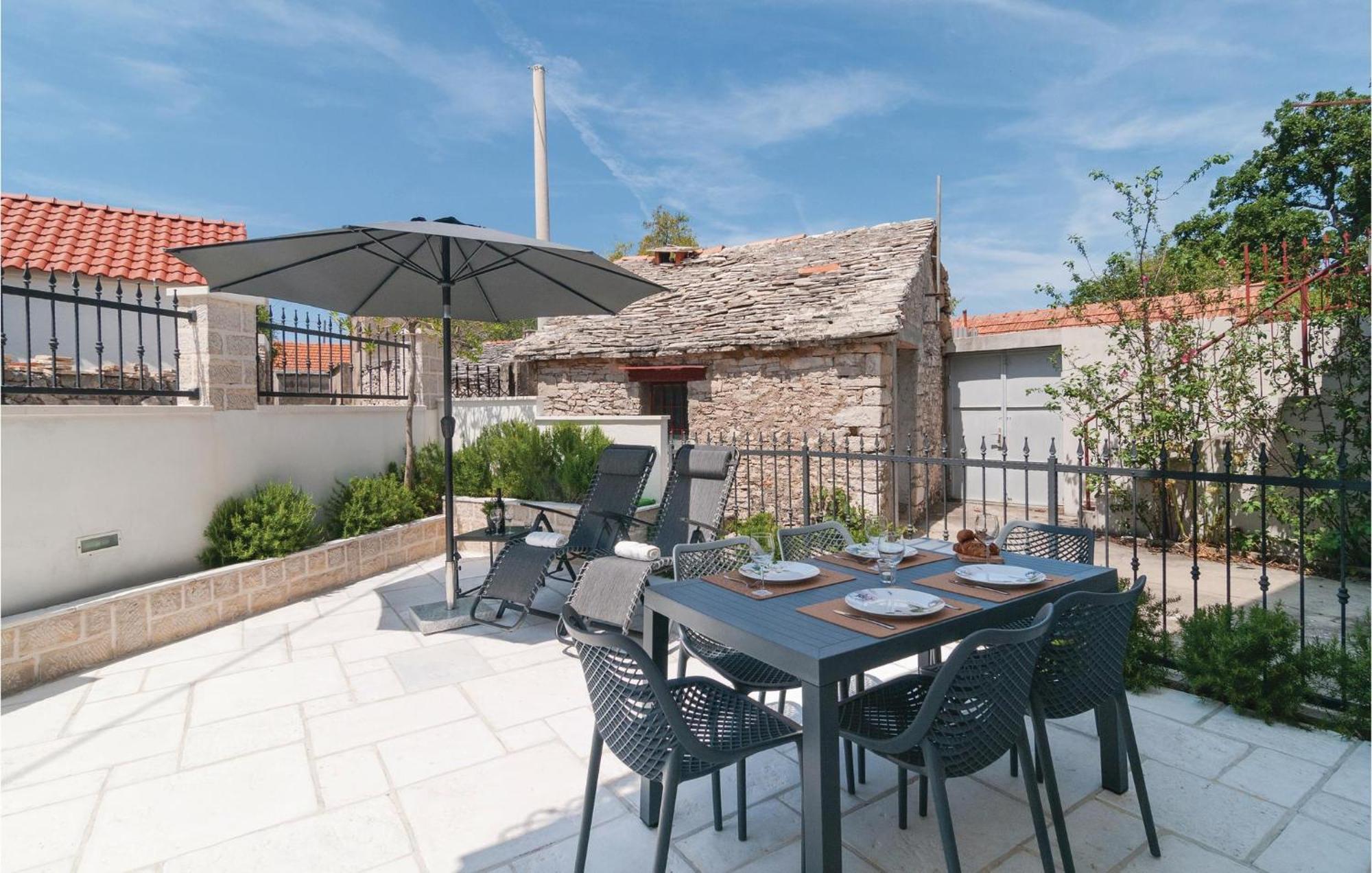 Nice home in Primosten w/ WiFi&2 Bedrooms Buitenkant foto